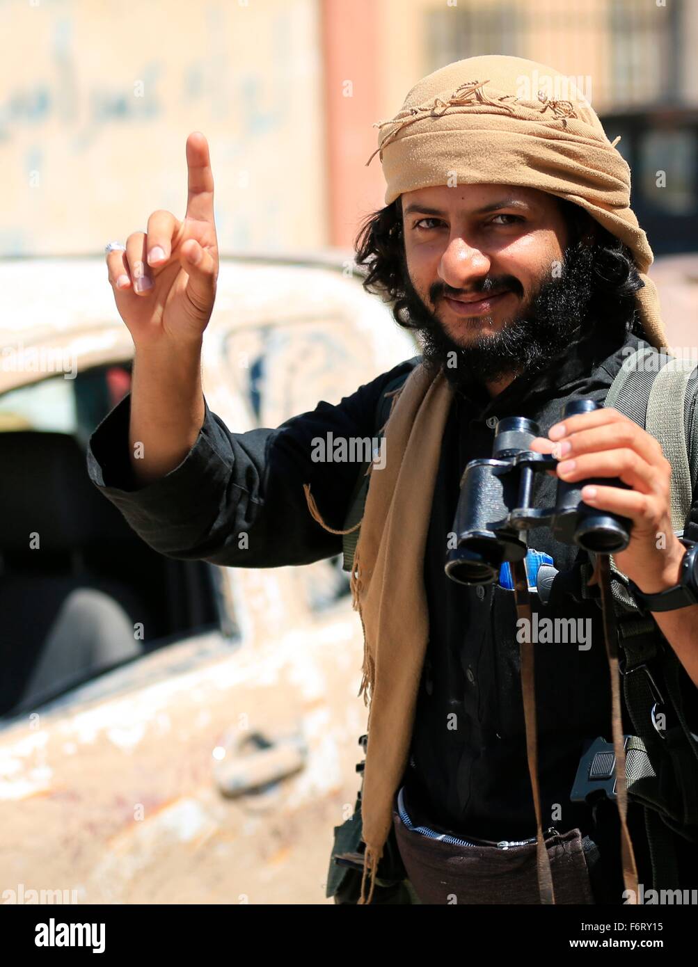 État islamique d'Iraq et de la propagande Levant photo montrant un militant d'ISIS en Syrie. Banque D'Images