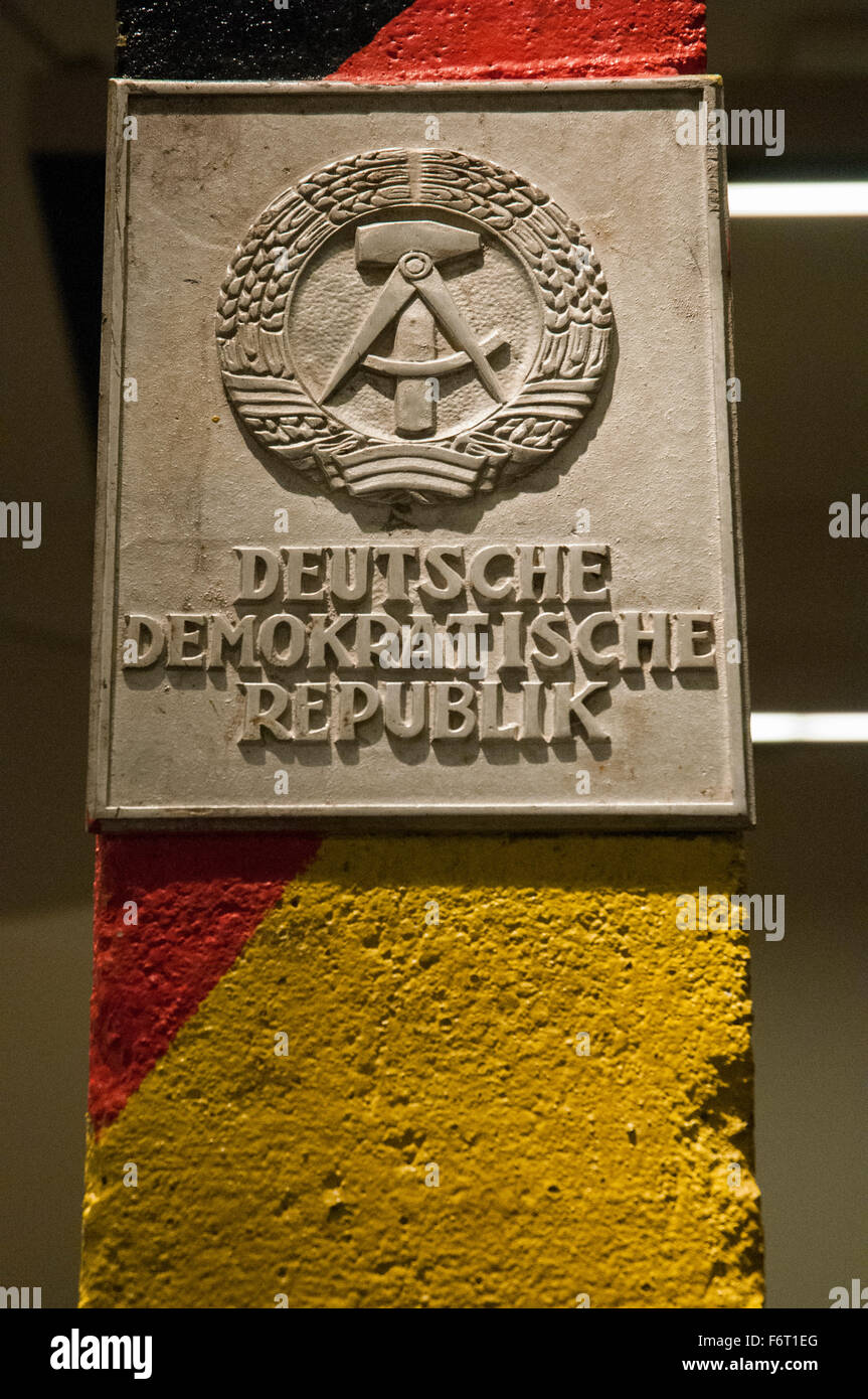Marqueur de frontière de l'Allemagne de l'poste à la Deutsches Historisches Museum (Musée historique allemand), Berlin Banque D'Images