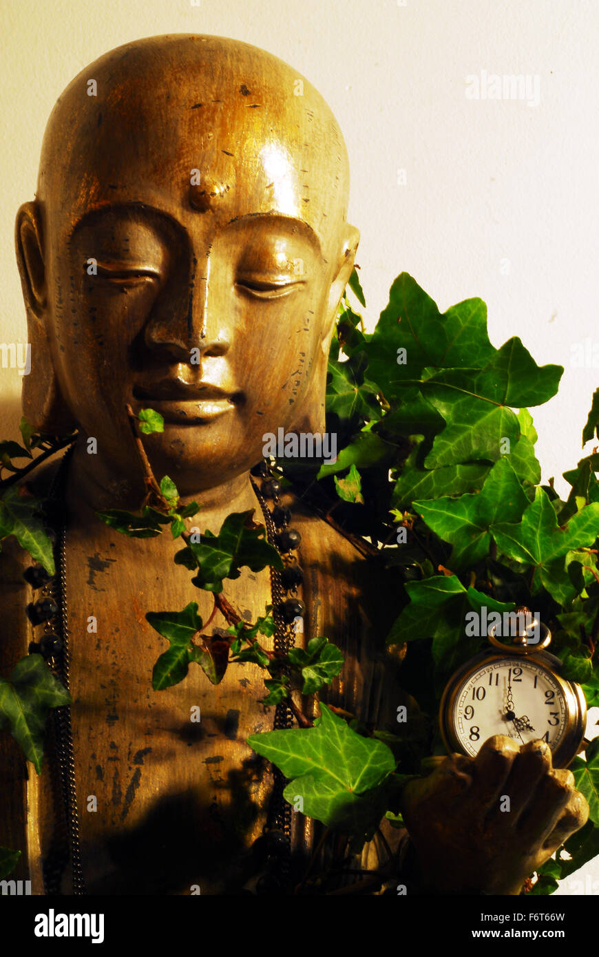 Sculpture,statue,face,feuilles de lierre,temps,regarder,religion,buddism eaastern religuos,icône, Banque D'Images