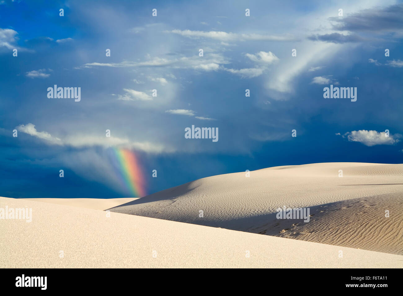 Arc-en-ciel sur les dunes de sable, White Sands National Park, Alamogordo, Nouveau Mexique, USA Banque D'Images