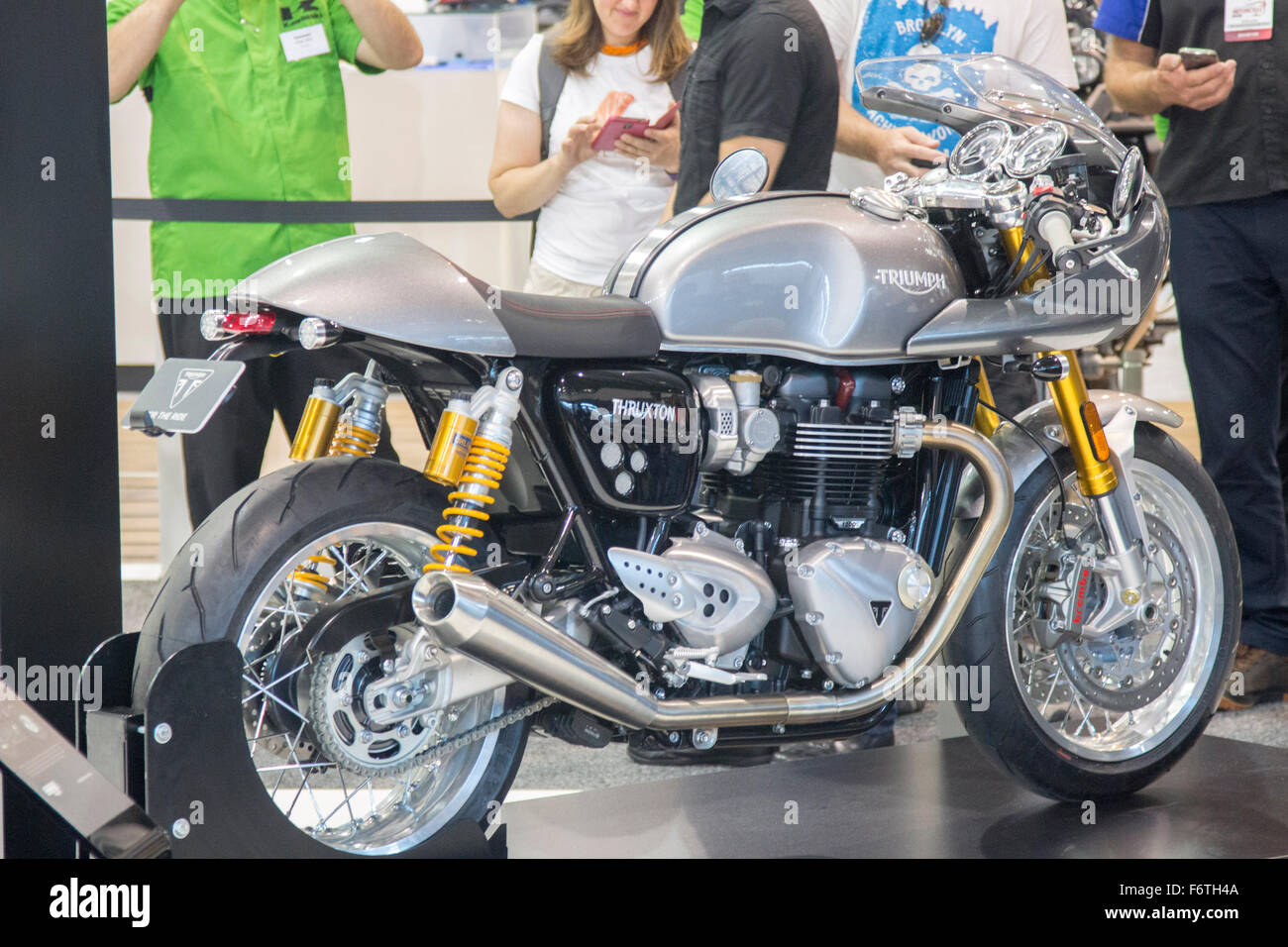 Sydney, Australie. 20 novembre, 2015. Salon de la moto de Sydney journée d'ouverture. Triumph Motorcycles Lancement de l'événement comme la nouvelle Thruxton R est dévoilé au Salon de la moto de Sydney à Homebush. Modèle : crédit10/Alamy Live News Banque D'Images