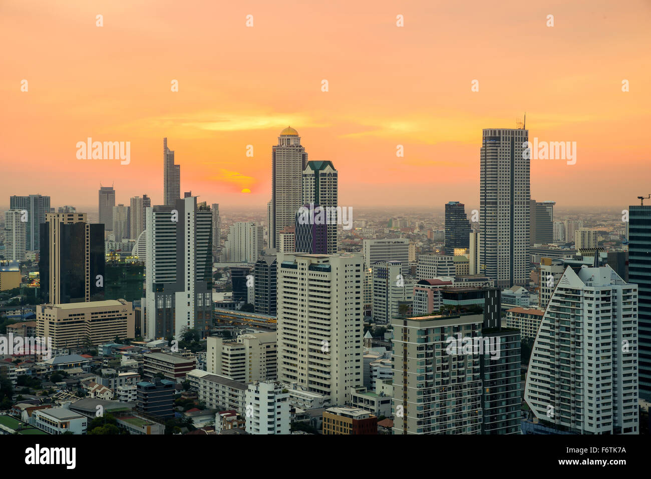 Vue de nuit de la ville de Bangkok avec ciel de nice Banque D'Images