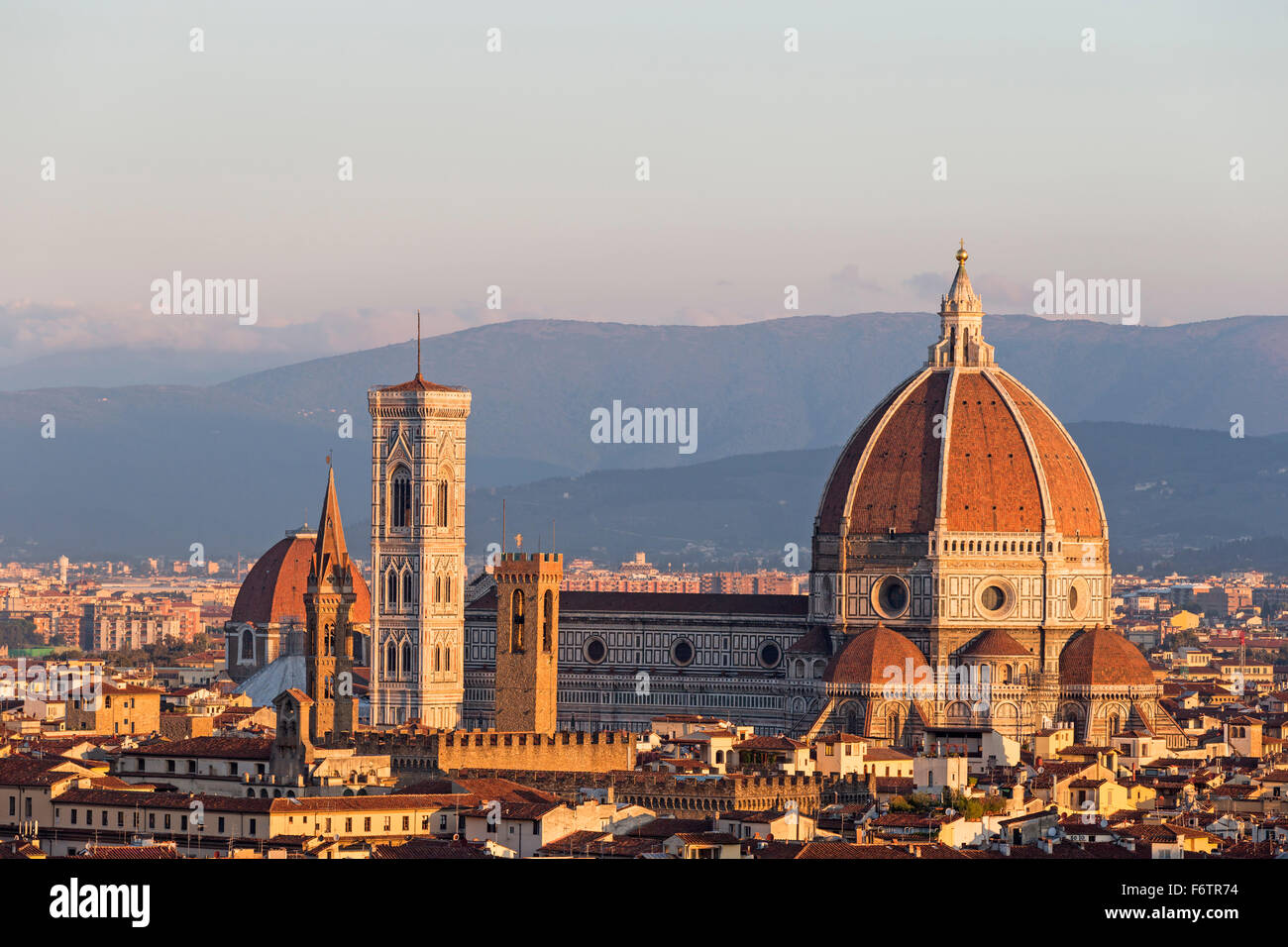 Italie, Toscane, Florence, Le Campanile de Giotto et la cathédrale de Florence Banque D'Images