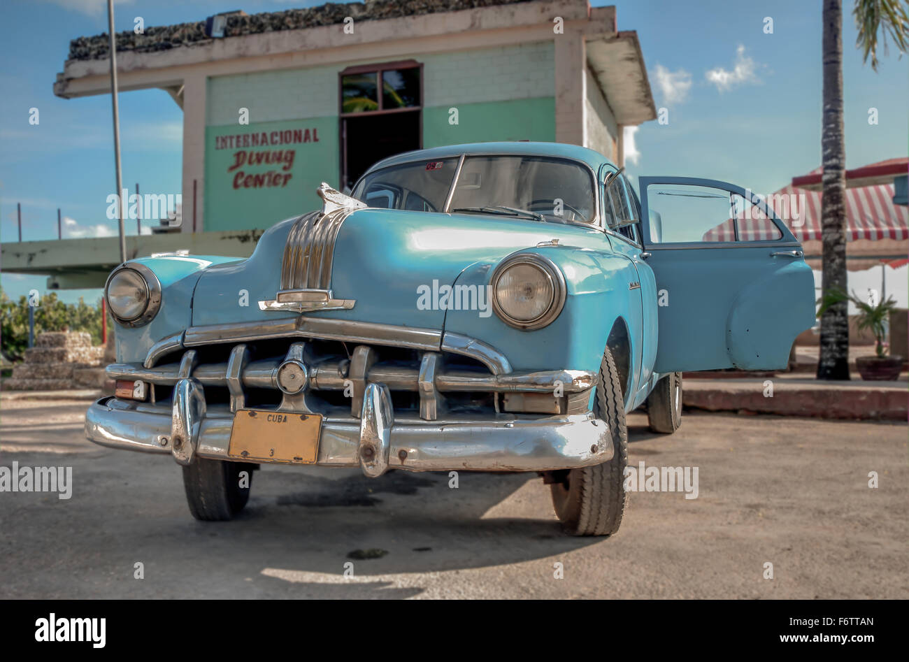 La baie des Cochons à Cuba-janvier 5:Vintage voiture américaine à la plage Janvier Banque D'Images