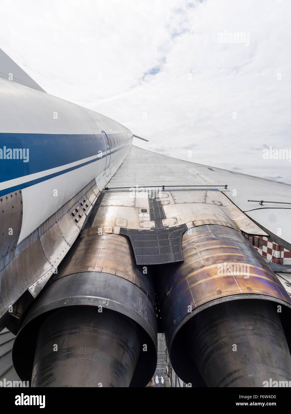 Les moteurs et le fuselage d'un Tupolev Tu-144 russes jetés des avions supersoniques. Banque D'Images