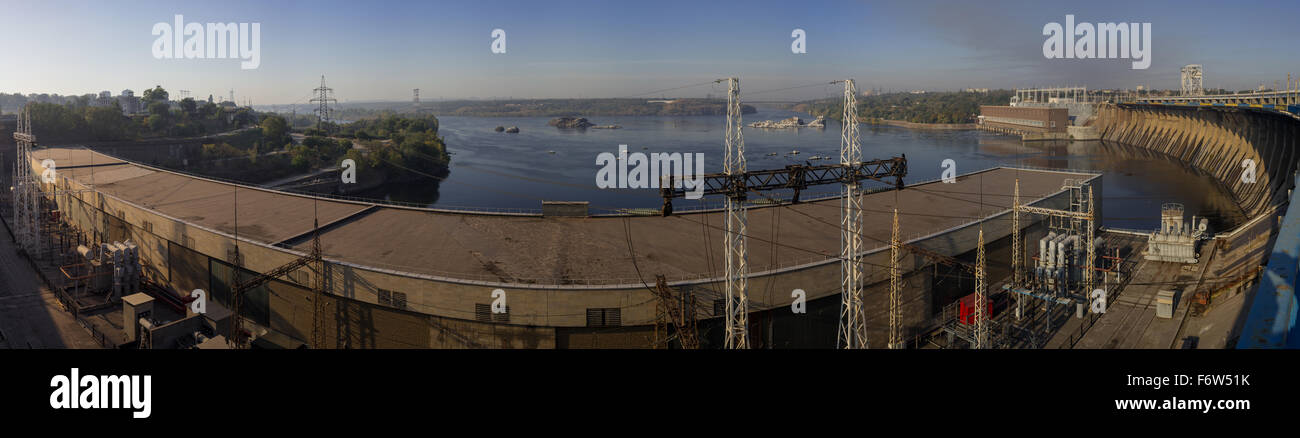 Vue panoramique sur le barrage hydroélectrique de Dniepr, et l'Île Khortytsia Dniepr en Ukraine Banque D'Images