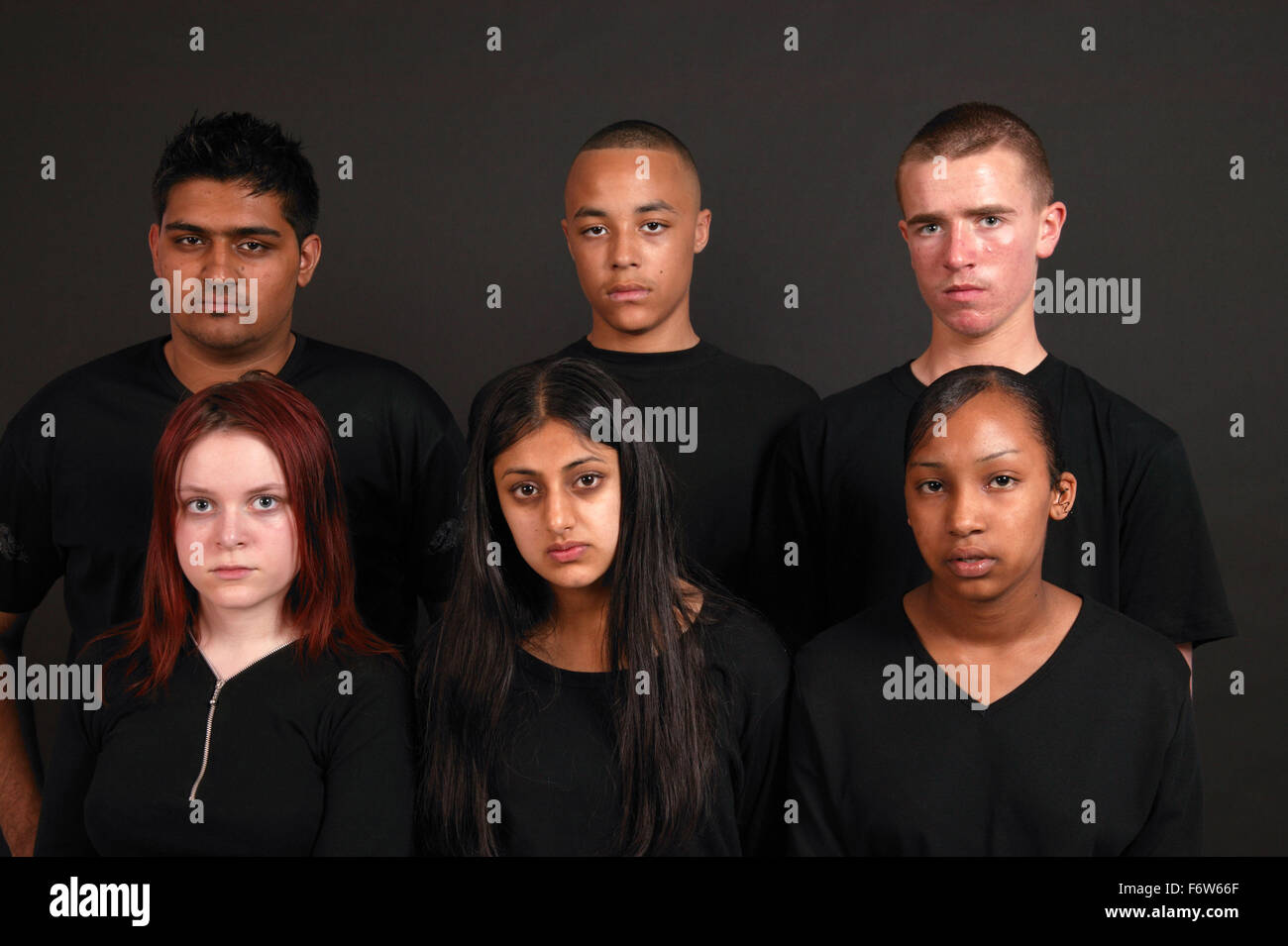 Groupe de jeunes d'origine ethnique mixte, Banque D'Images