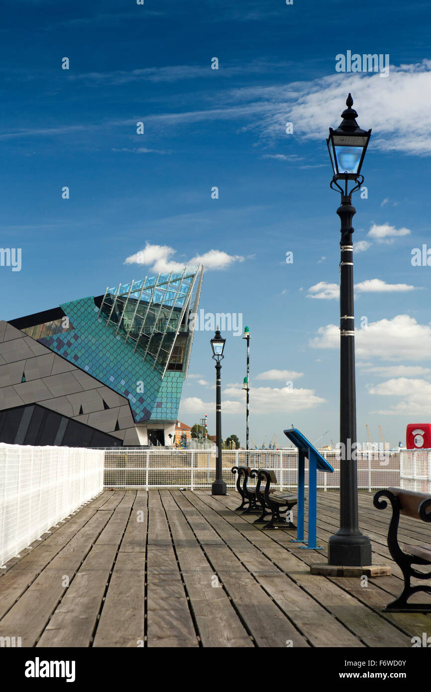 Royaume-uni, Angleterre, dans le Yorkshire, Hull, Nelson Street, Victoria Pier et de la profonde marine aquarium Banque D'Images