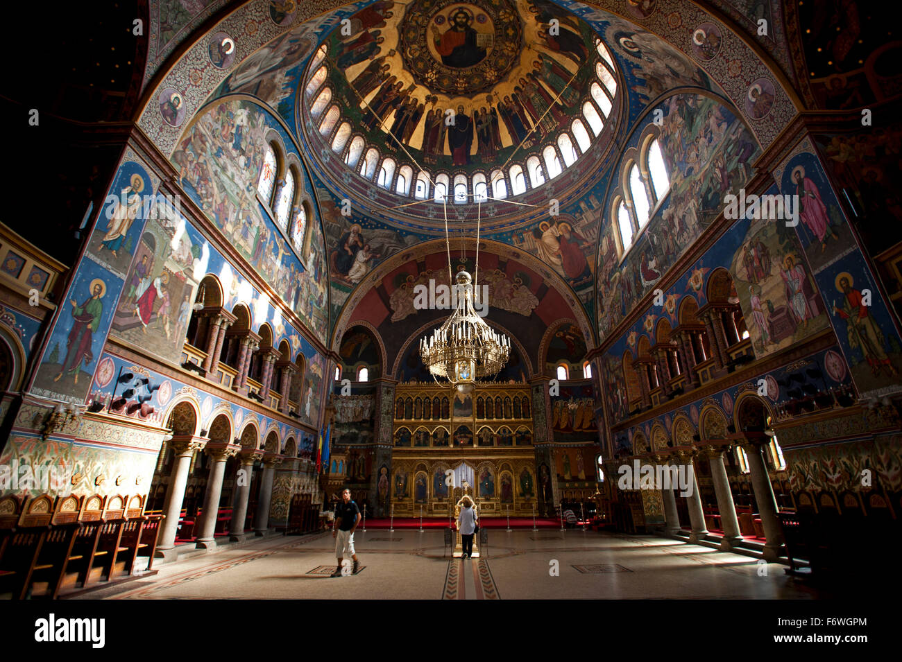 Vue de l'intérieur de la cathédrale orthodoxe, Sibiu, Transylvanie, Roumanie Banque D'Images