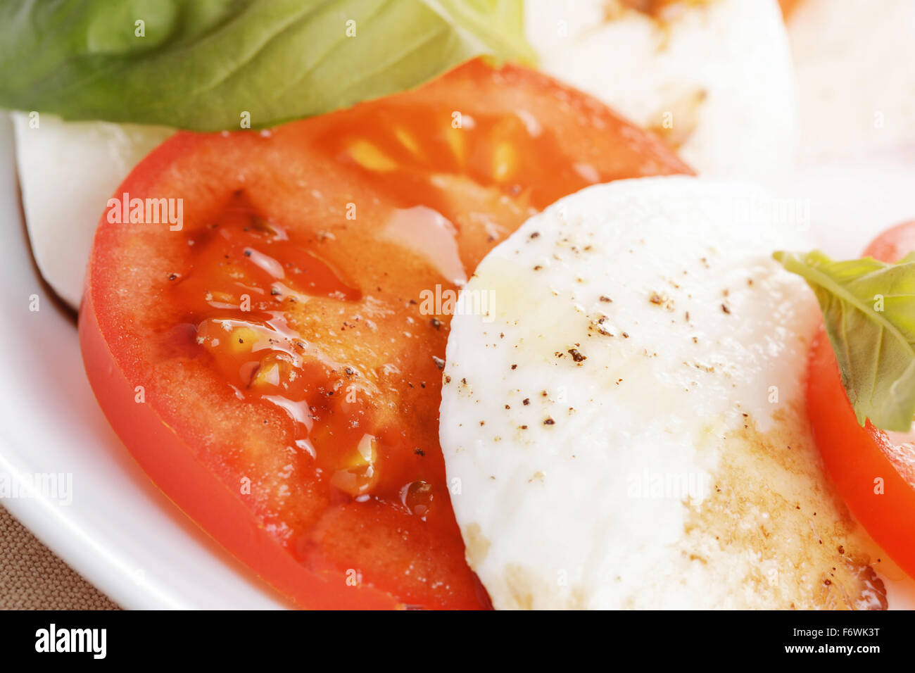 Salade caprese tomates et mozzarella Banque D'Images