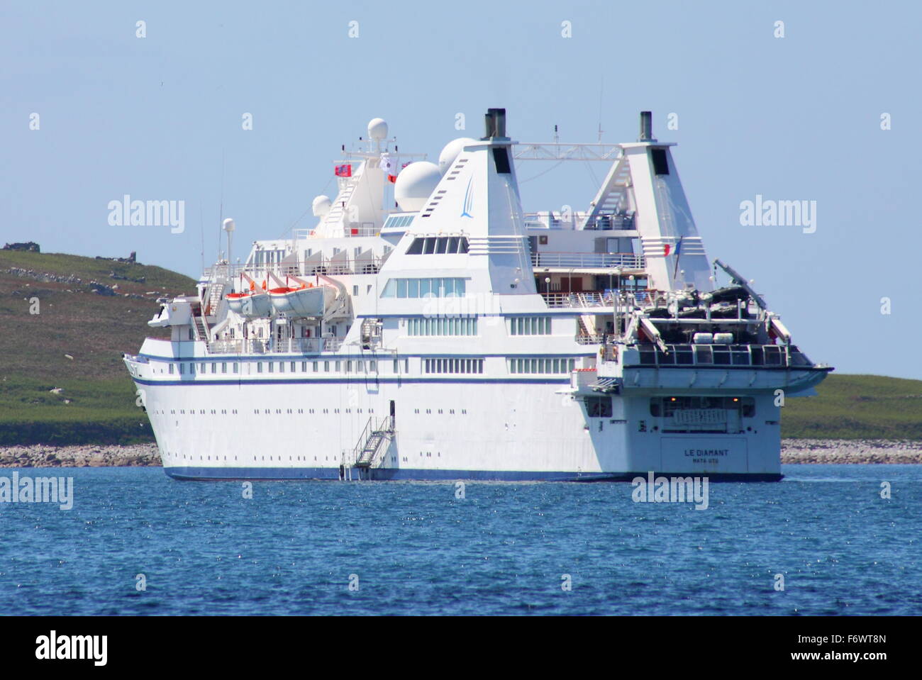 Le navire de croisière Le Diamant à l'ancrage des Isles of Scilly Banque D'Images