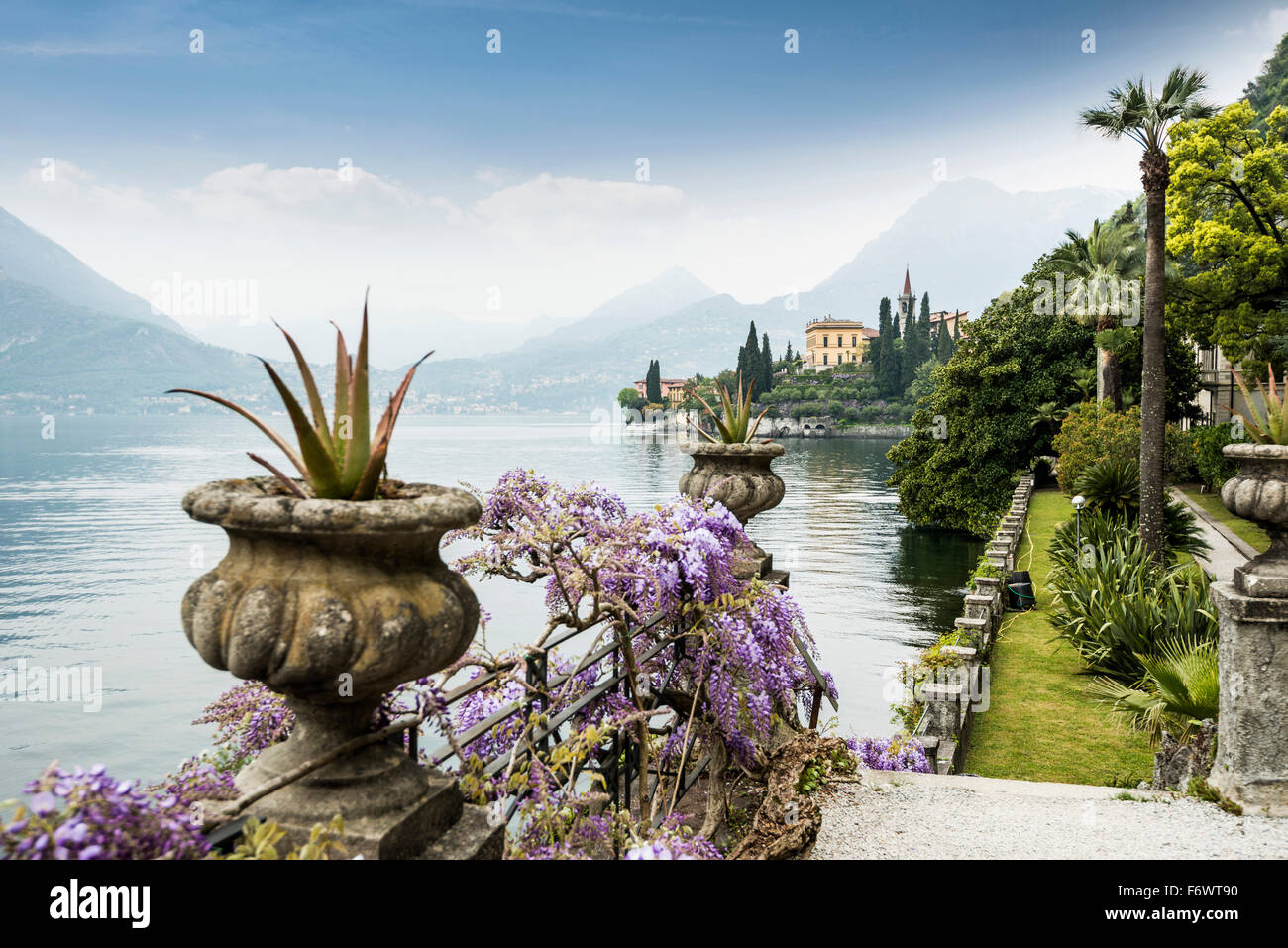 Les jardins de Villa Monastero, Varenna, Lac de Côme, Lago di Como, province de Lecco, Lombardie, Italie Banque D'Images
