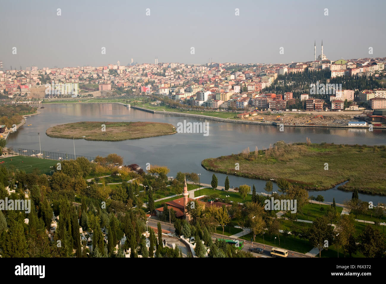 Depuis un belvédère sur le légendaire Golden Horn est une vue spectaculaire de certaines parties de la Turquie, Istanbul et le détroit du Bosphore. Banque D'Images