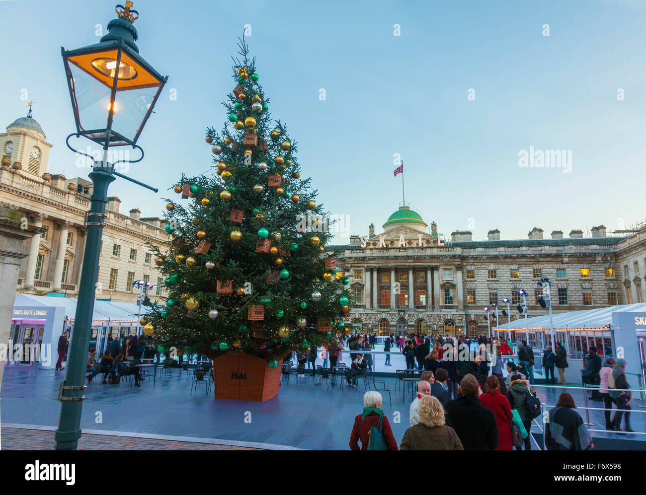 Somerset House Patinoire au temps de Noël Banque D'Images