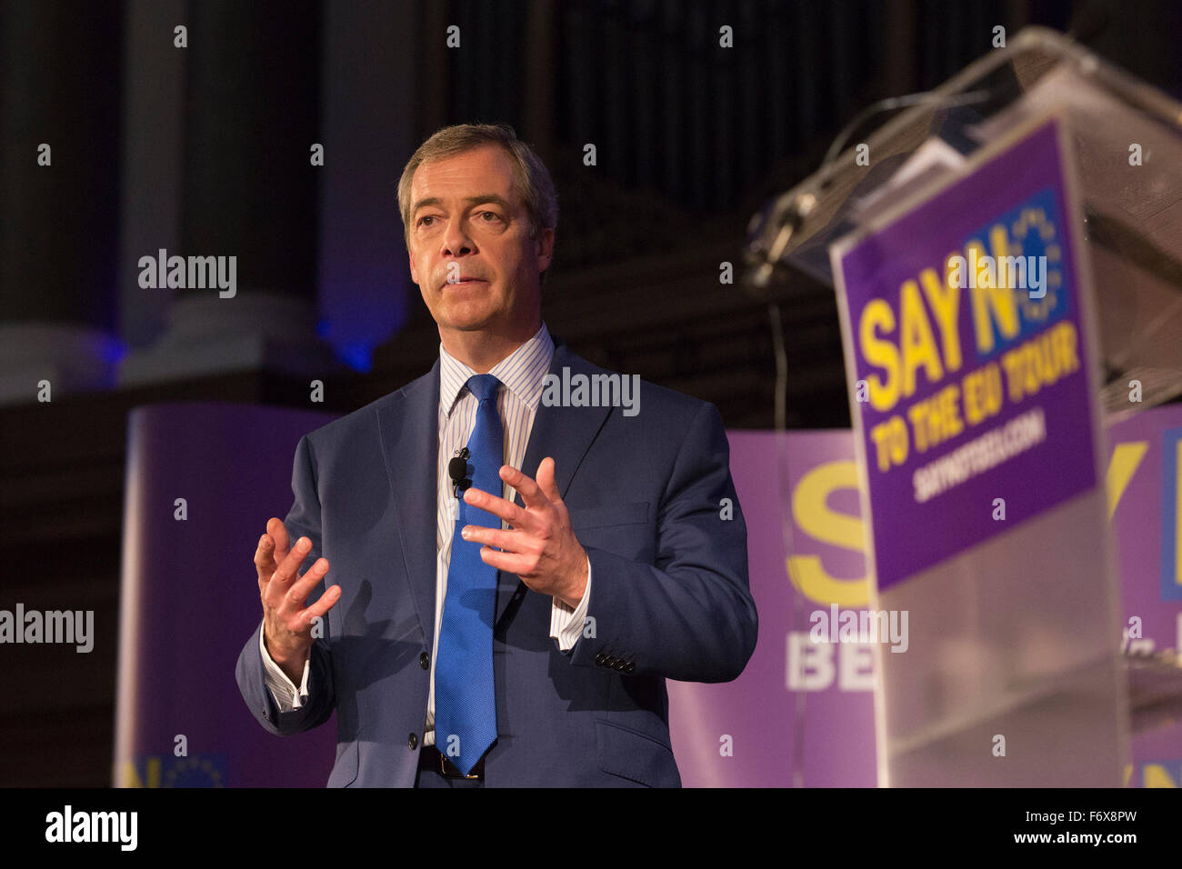 Londres, Royaume-Uni. 20 novembre 2015. Nigel Farage, député européen, leader du parti pour l'indépendance du Royaume-Uni (UKIP), parle d'un British sortie de l'Union européenne au cours de la Dire non à l'UE au Centre Emmanuel à Londres. Banque D'Images