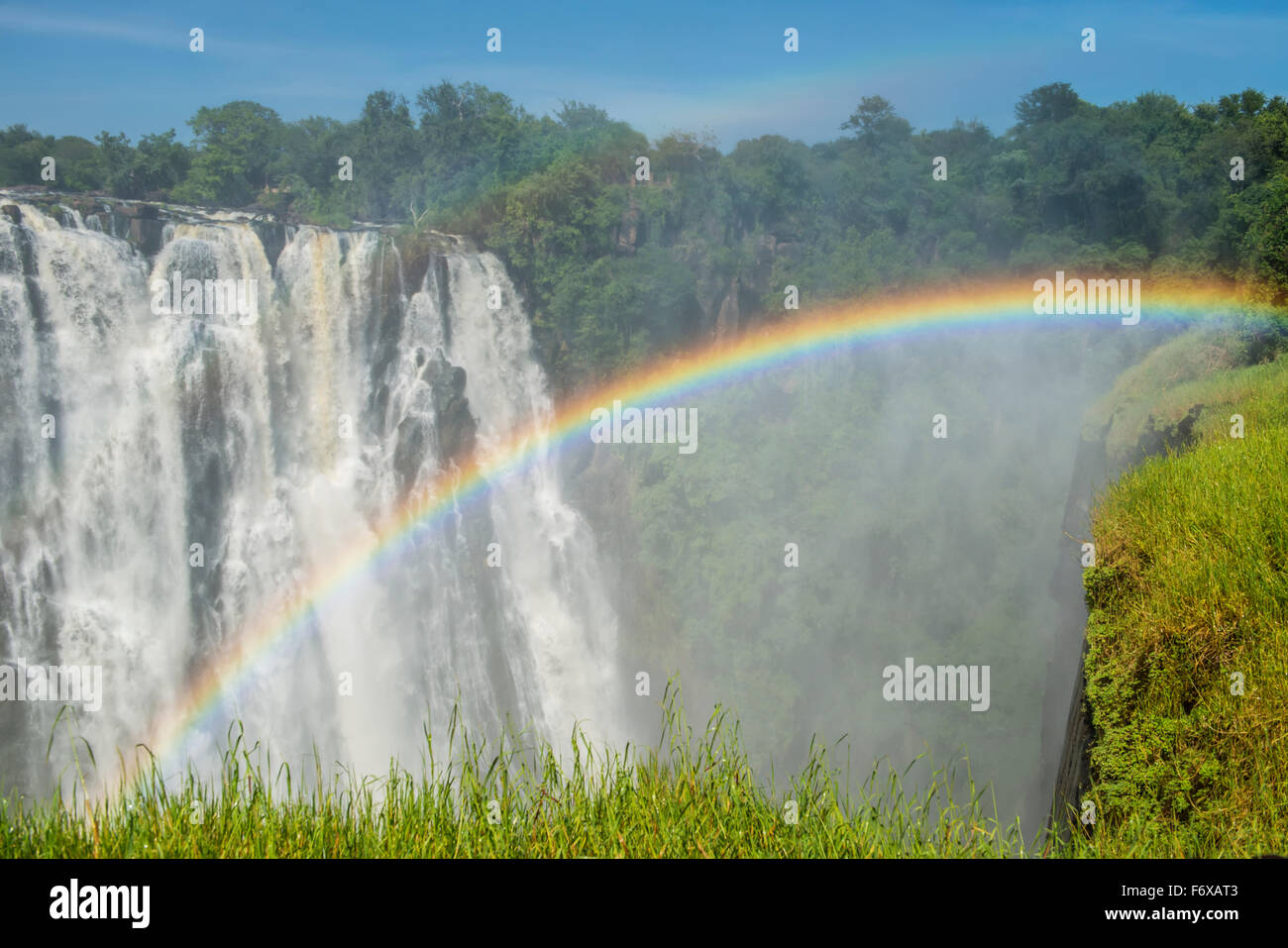 Victoria Falls avec rainbow, Livingstone, Zambie Banque D'Images