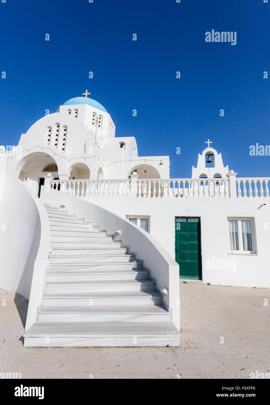 L'église blanche traditionnelle de Profitis Ilias près de Lavrio en Grèce Banque D'Images