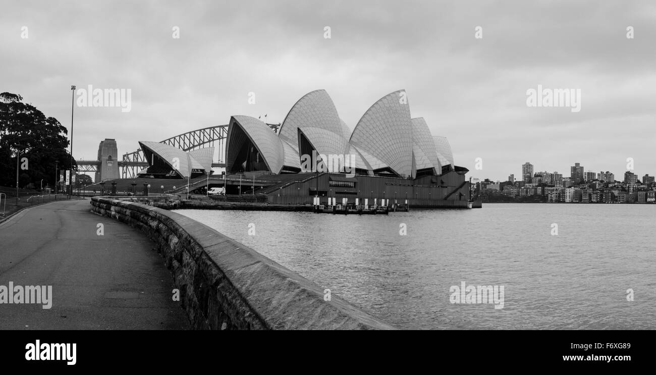 L'Opéra de Sydney, en Australie, vu depuis les jardins botaniques royaux d'Australie Banque D'Images