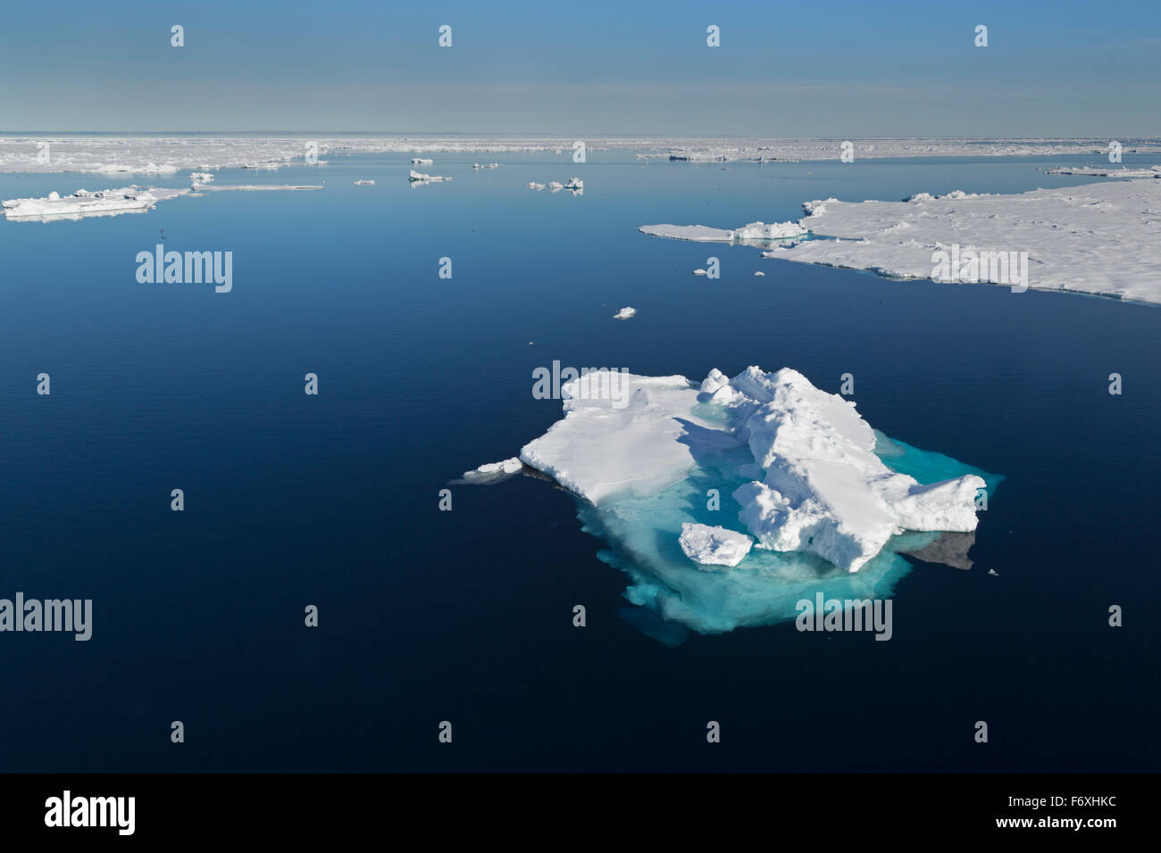 Des blocs de glace, la bordure de la banquise, l'océan Arctique, l'archipel du Svalbard, l'île de Spitsbergen, Svalbard et Jan Mayen, Norvège, Europe Banque D'Images