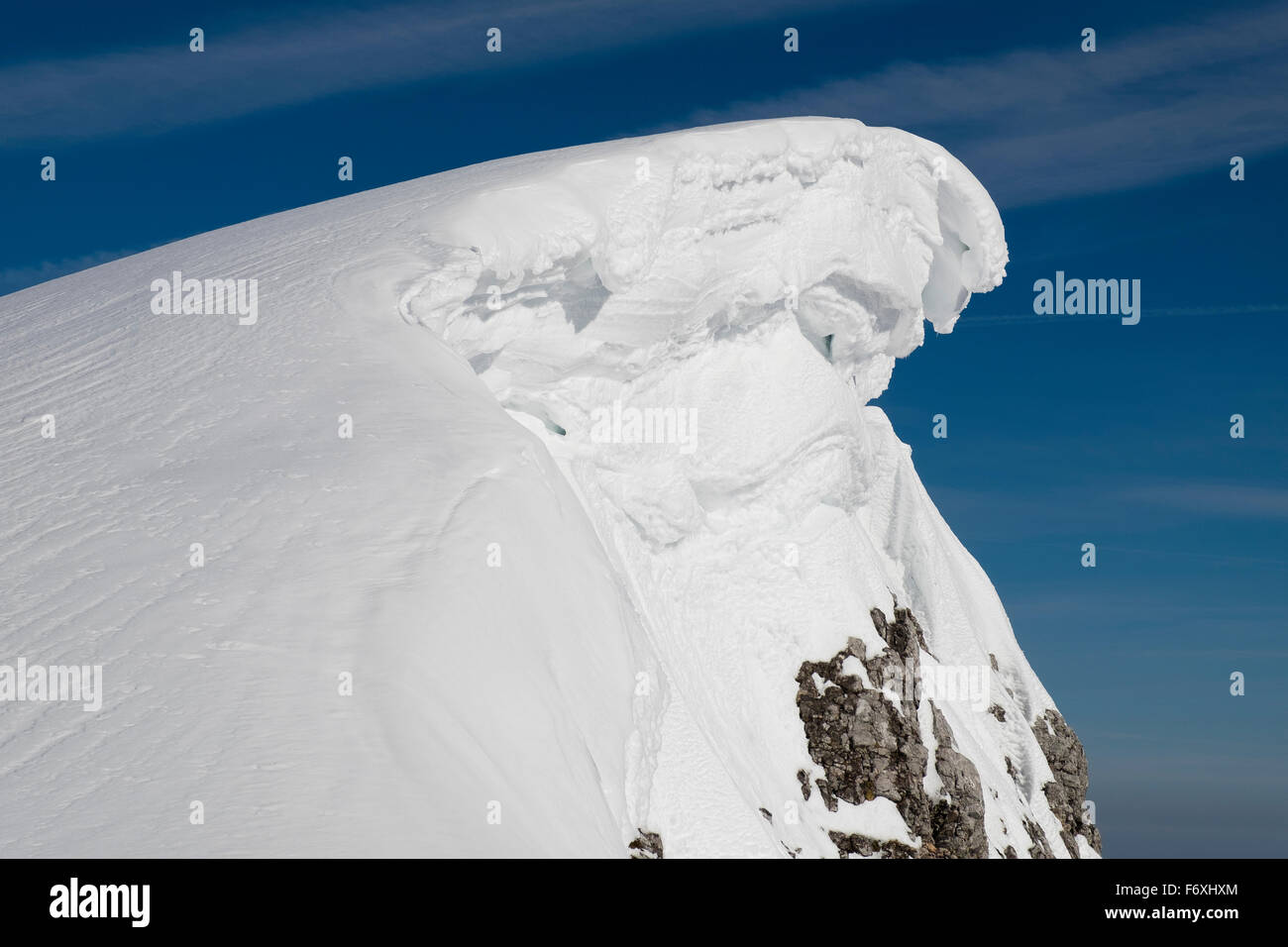 Snowdrift, neige, corniche, Hoher Ambient Göll, Alpes de Berchtesgaden, en Bavière, Allemagne Banque D'Images