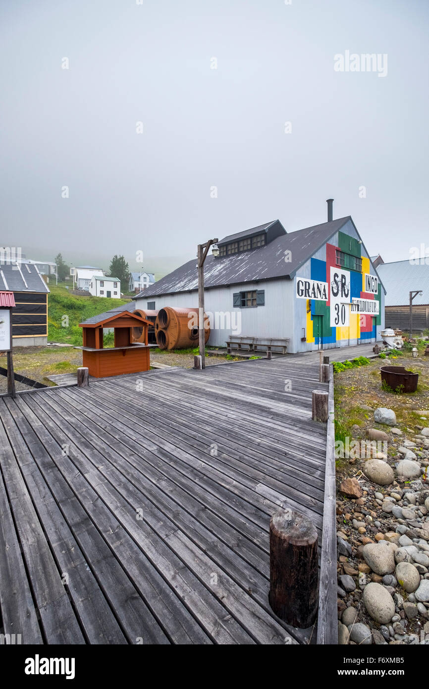Siglufjordur village. Le nord de l'Islande Banque D'Images