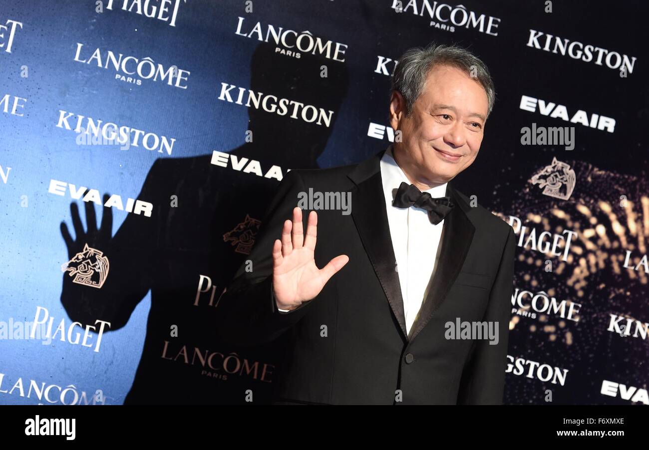 Taipei, Taiwan. 21 Nov, 2015. Réalisateur Ang Lee arrive pour la 52ème Golden Horse Awards en tant qu'attribution guest à Taipei, Taiwan de la Chine du sud-est, le 21 novembre, 2015. La cérémonie de la 52e Golden Horse Awards le coup d'ici samedi. Credit : Jiang Kehong/Xinhua/Alamy Live News Banque D'Images