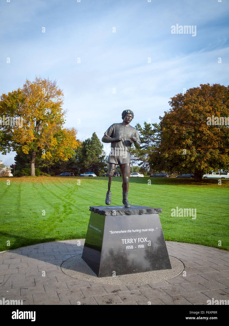 Une statue de Terry Fox à kilomètre zéro dans le parc Beacon Hill, Victoria, Colombie-Britannique, Canada. Banque D'Images