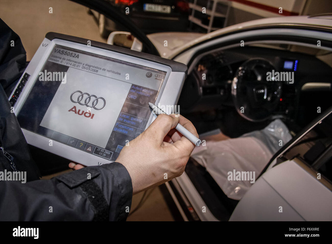 Atelier de réparation automobile Audi Banque D'Images