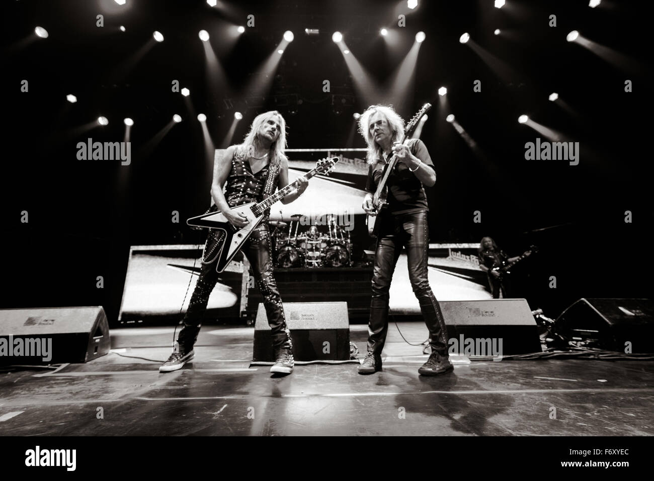 Toronto, Ontario, Canada. 12Th Nov, 2015. Le légendaire groupe de heavy metal britannique Judas Priest' perfromed 'un spectacle au Centre Air Canada à Toronto, au Canada. En photo : RICHIE FAULKNER et Glenn Tipton © Igor Vidyashev/ZUMA/Alamy Fil Live News Banque D'Images