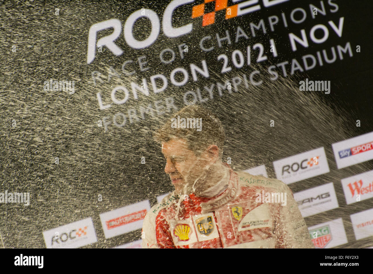 Londres, Royaume-Uni. 21 Nov, 2015. Quatre fois Champion du Monde de Formule 1 Sebastian Vettel de l'Allemagne célèbre après avoir remporté la course des champions dans le stade de la Queen Elizabeth Olympic Park le 21 novembre 2015 à Londres, Royaume-Uni (photo de Gergo Toth Photography / ALAMY Live News) Banque D'Images