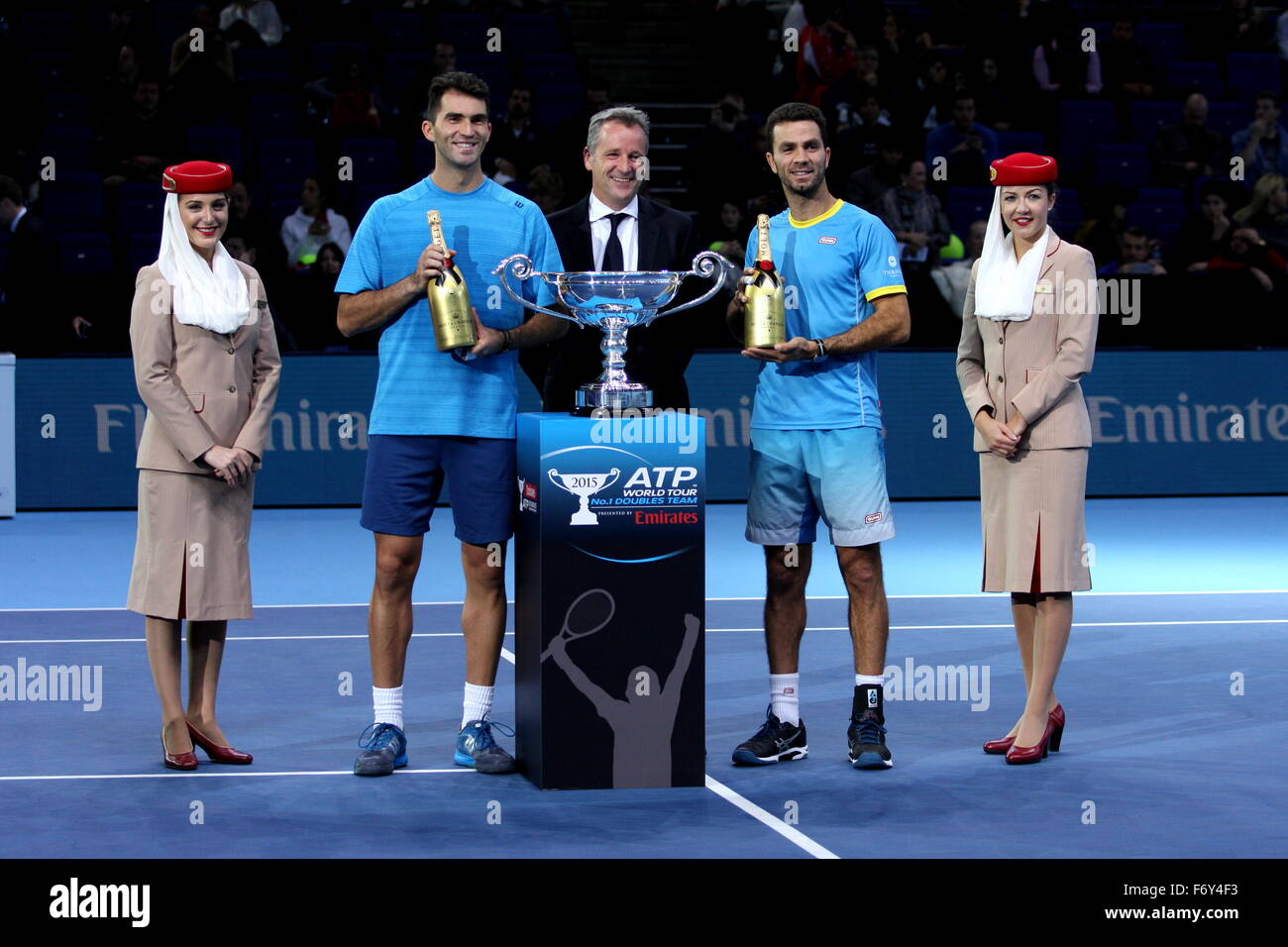 Londres, Royaume-Uni. 21 Nov, 2015. Barclays ATP World Tour Finals, Jean-Julien (NED), Horica Tecau (ROU) Présentation de l'ATP World Doubles n° 1. O2 Arena, London, UK. 21 novembre 2015. Credit : Grant Burton/Alamy Live News Banque D'Images