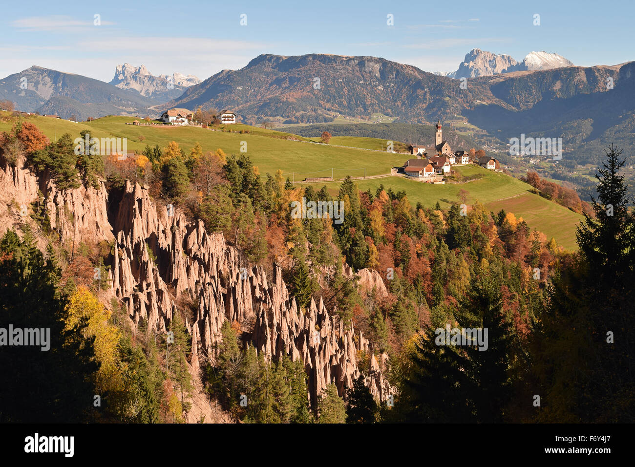 Pyramides de terre Renon-Ritten, près de Bolzano, le Tyrol du Sud, Italie. Banque D'Images