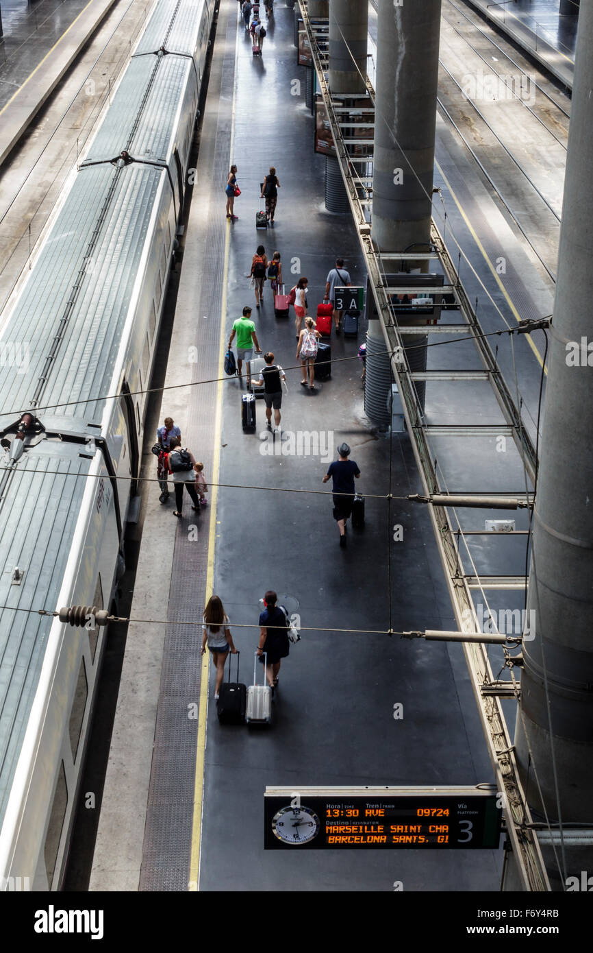 Madrid Espagne,hispanique Arganzuela,Estacion de Madrid Atocha,Madrid Puerta de Atocha,gare ferroviaire,intérieur,plate-forme,voie,vue aérienne, Banque D'Images