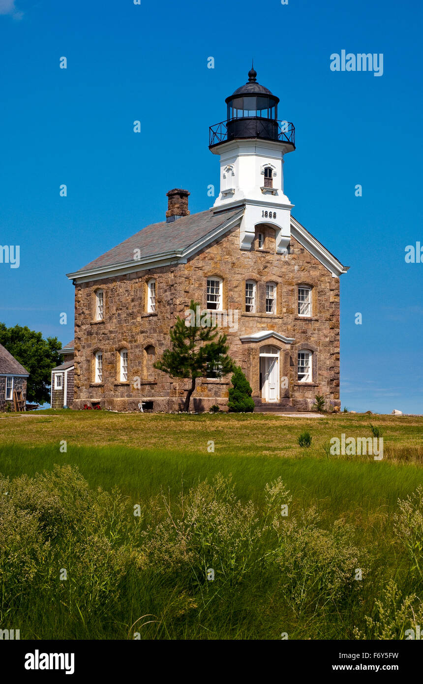 Sheffield Island Lighthouse est une attraction touristique populaire pendant les mois d'été. Il est connu comme l'un des 'Châteaux de la Sound' de pierre. Banque D'Images