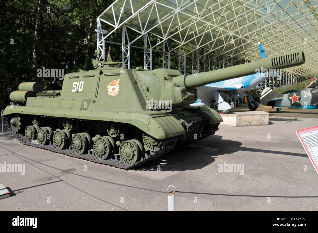 ISU-152 soviétique un canon automoteur à l'Exposition de matériel militaire dans la région de Park Pobedy, Moscou, Russie. Banque D'Images