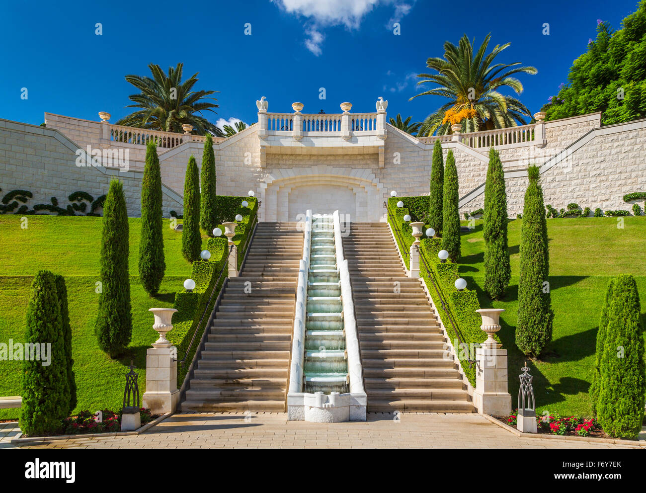 La Communauté Baha'i de culte et les jardins sur les pentes du Mont Carmel à Haïfa, en Israël, au Moyen-Orient. Banque D'Images