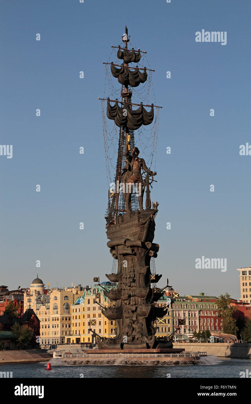 La statue de Pierre le Grand sur la Moskova et le canal Vodootvodny au centre de Moscou, Russie. Banque D'Images