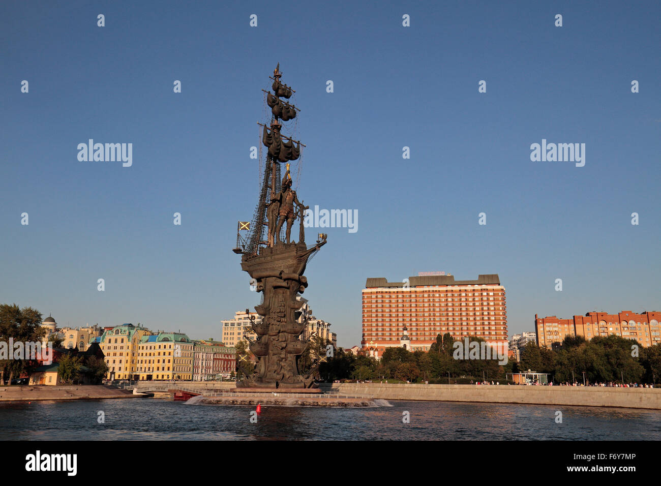 La statue de Pierre le Grand sur la Moskova et le canal Vodootvodny au centre de Moscou, Russie. Banque D'Images