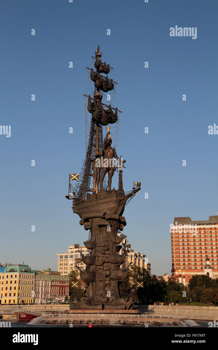 La statue de Pierre le Grand sur la Moskova et le canal Vodootvodny au centre de Moscou, Russie. Banque D'Images