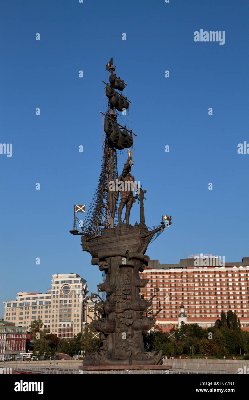 La statue de Pierre le Grand sur la Moskova et le canal Vodootvodny au centre de Moscou, Russie. Banque D'Images