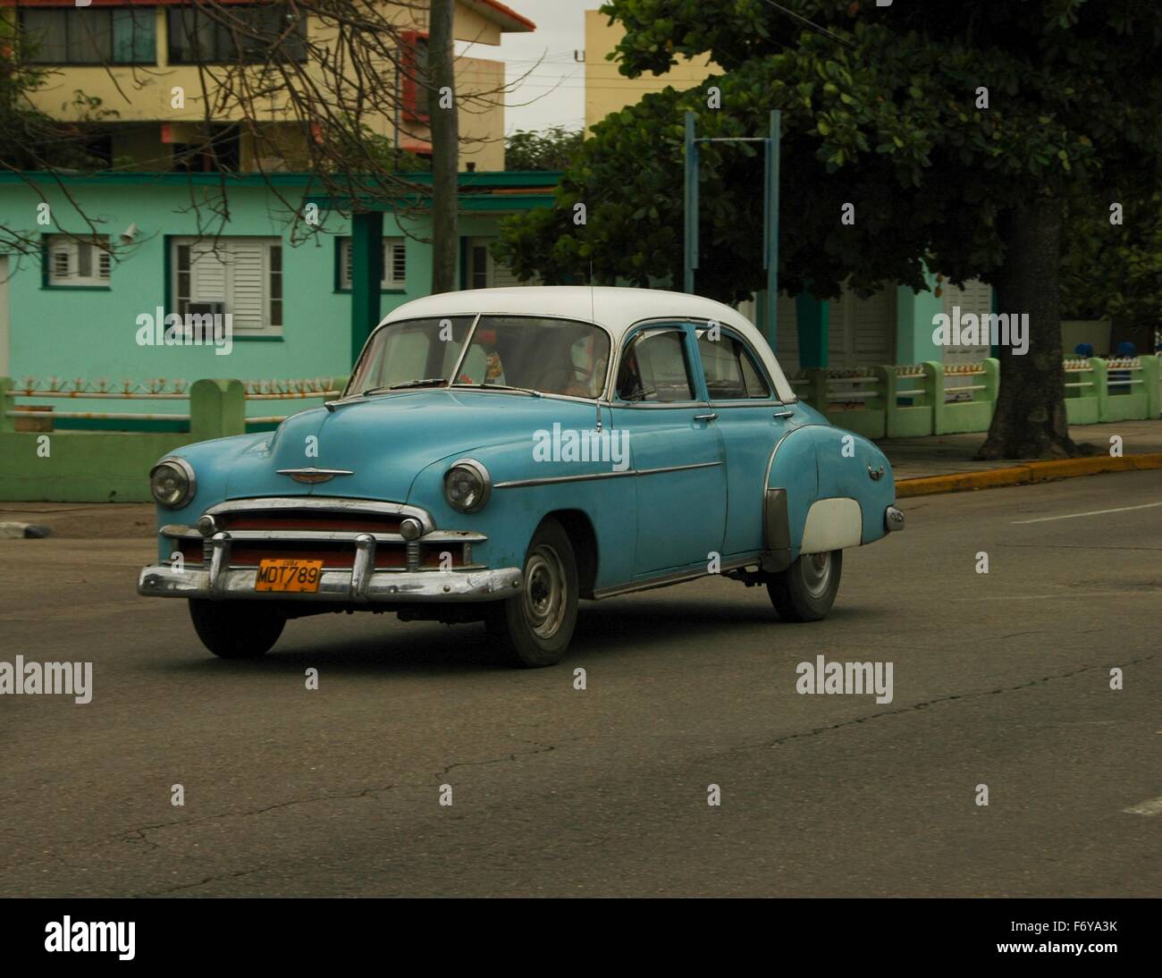 Années 1950, les voitures sont vus partout dans Cuba Banque D'Images