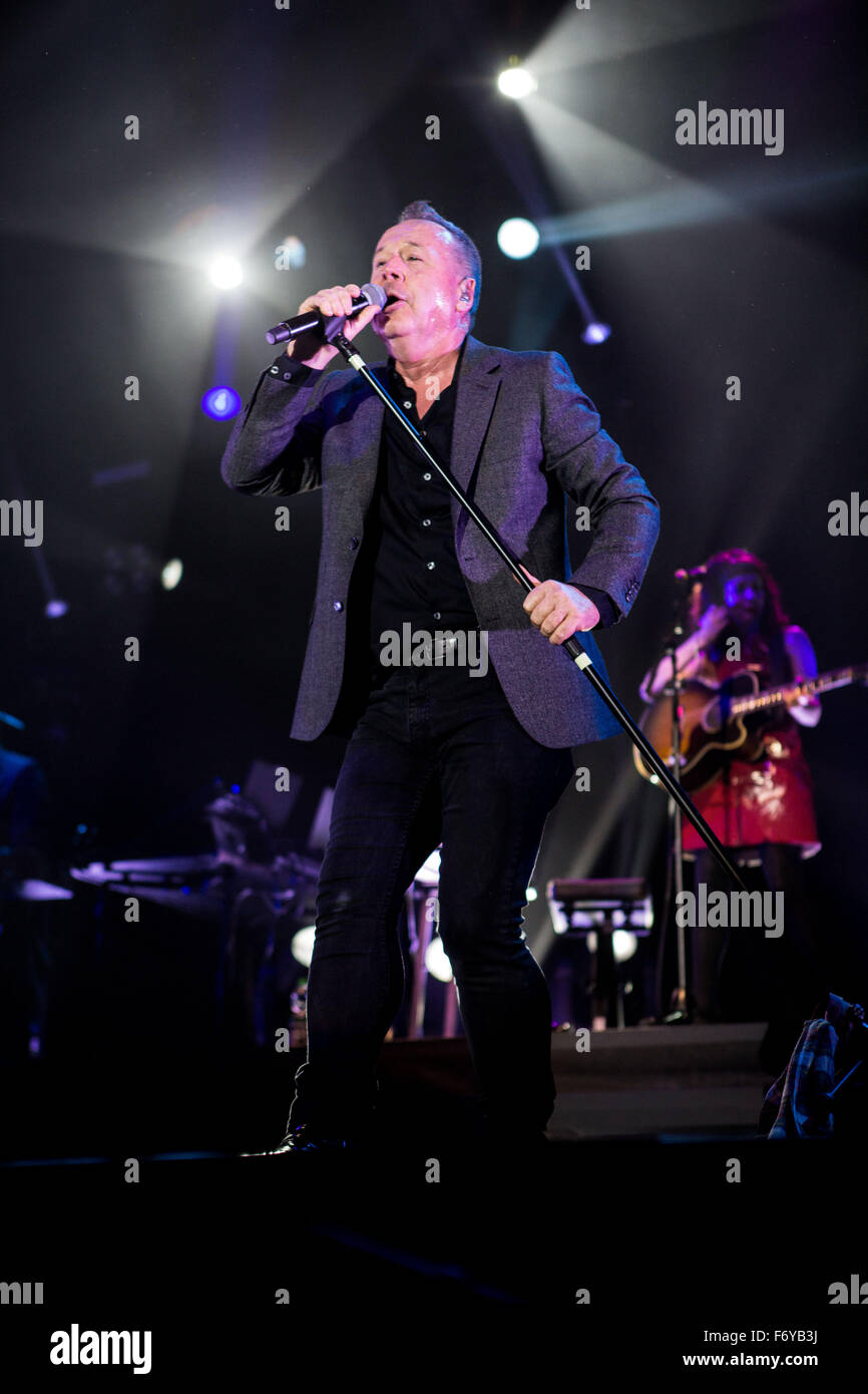Assago Milan, Italie. 21 novembre, 2015. Simple Minds en concert à mediolaun crédit forum : Roberto finizio/ alamy live news Banque D'Images