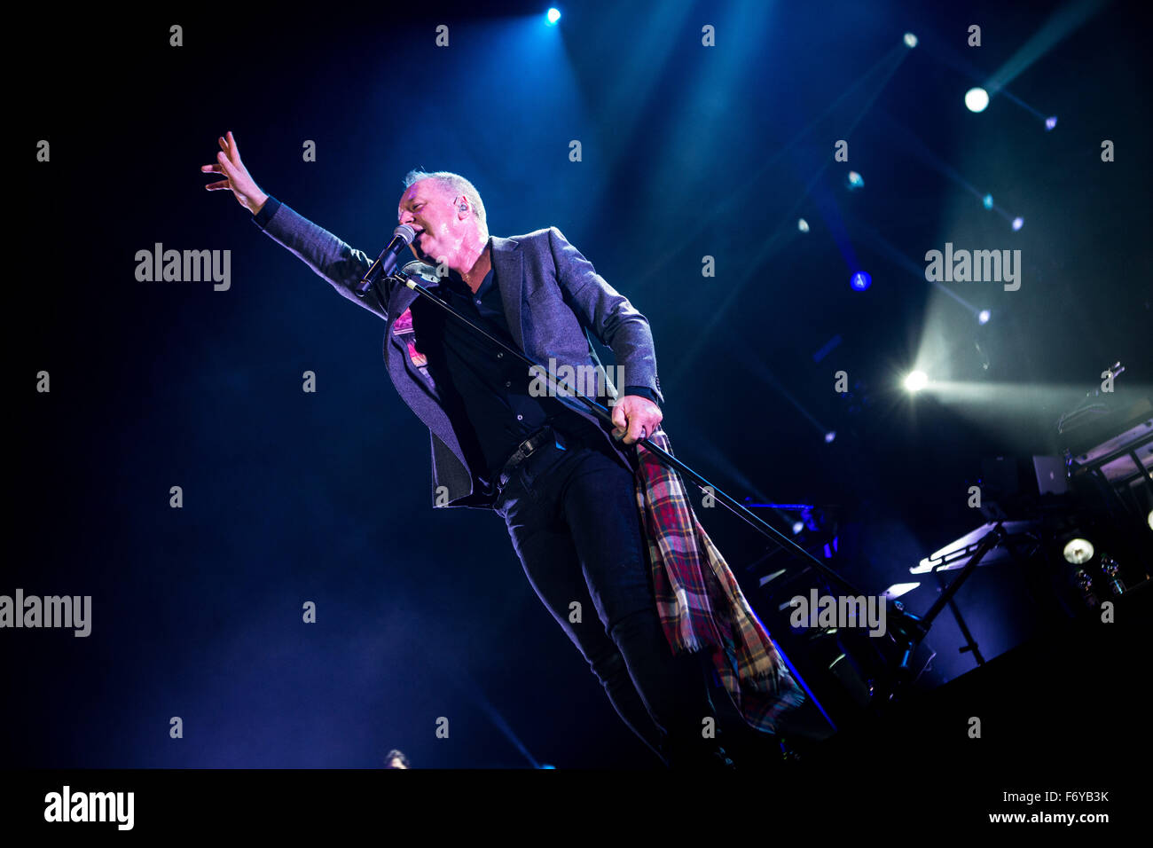 Assago Milan, Italie. 21 novembre, 2015. Simple Minds en concert à mediolaun crédit forum : Roberto finizio/ alamy live news Banque D'Images