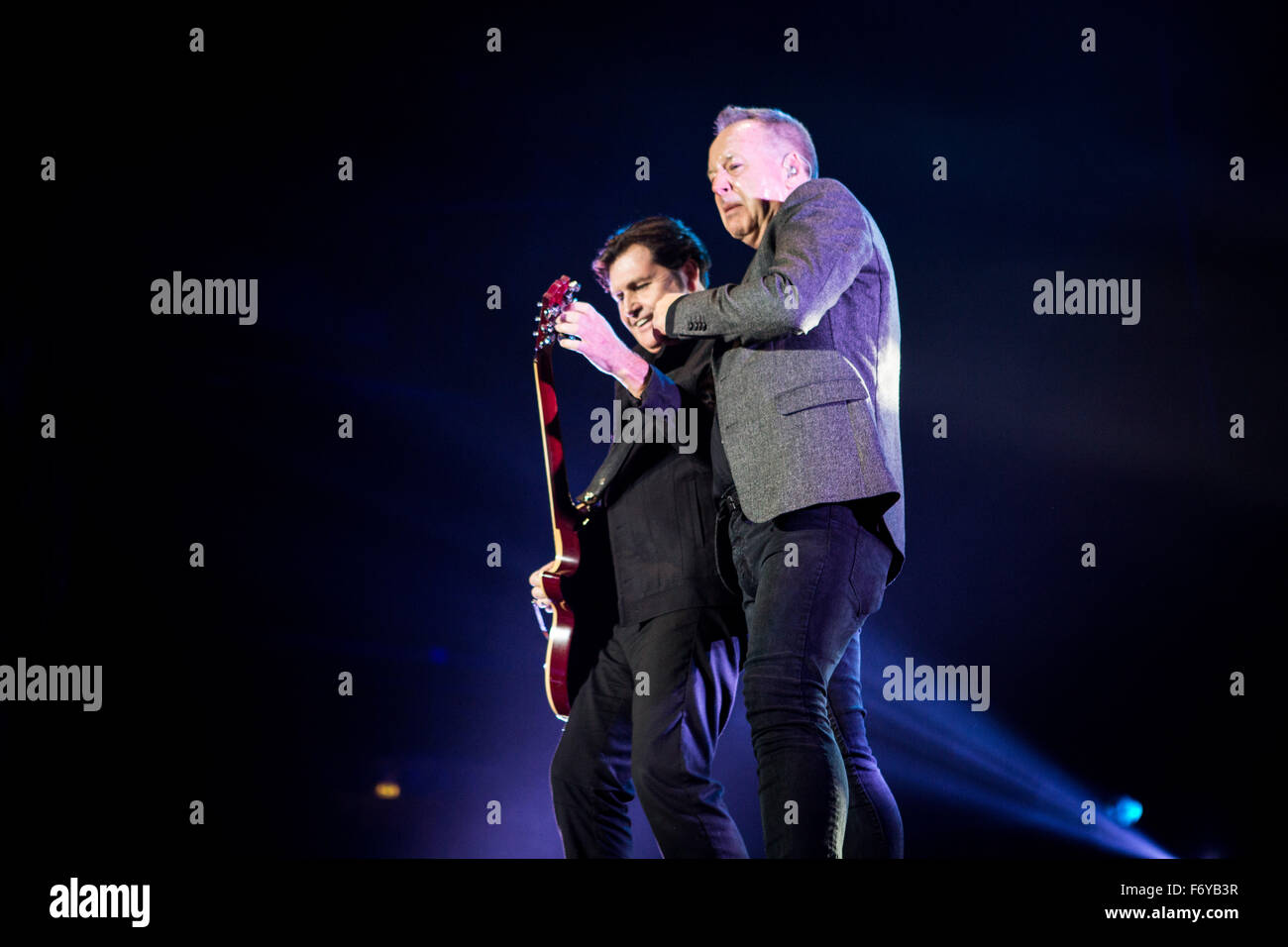 Assago Milan, Italie. 21 novembre, 2015. Simple Minds en concert à mediolaun crédit forum : Roberto finizio/ alamy live news Banque D'Images