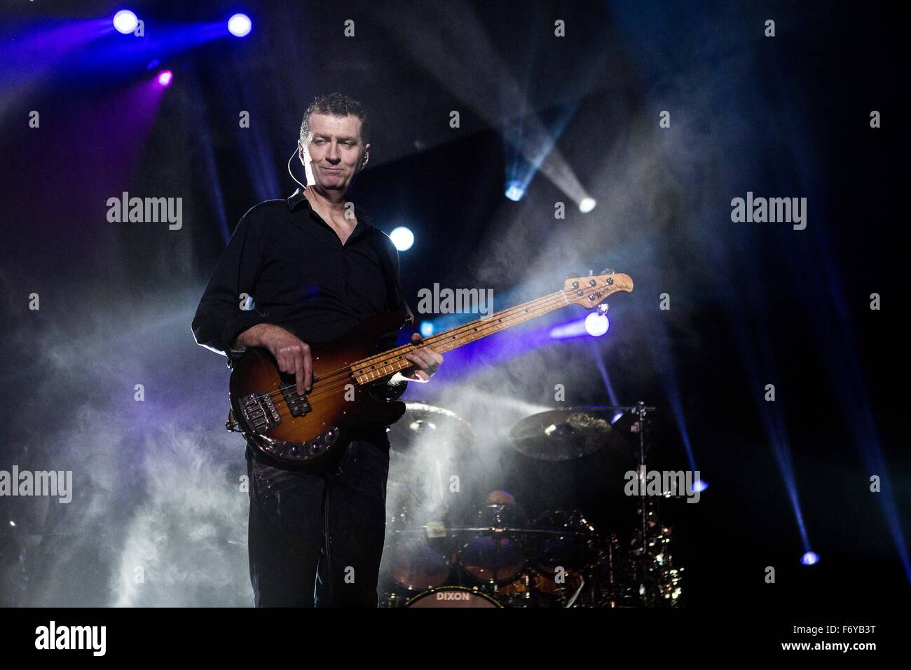 Assago Milan, Italie. 21 novembre, 2015. Simple Minds en concert à mediolaun crédit forum : Roberto finizio/ alamy live news Banque D'Images