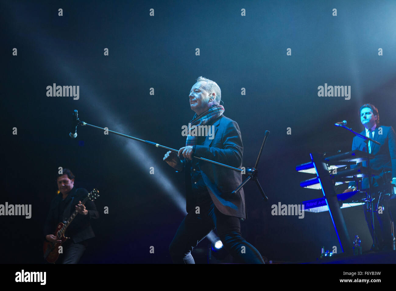 Assago Milan, Italie. 21 novembre, 2015. Simple Minds en concert à mediolaun crédit forum : Roberto finizio/ alamy live news Banque D'Images