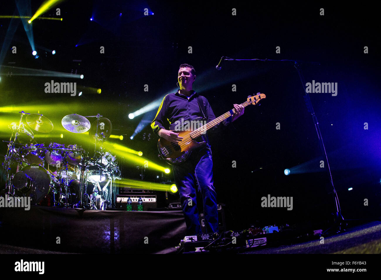 Assago Milan, Italie. 21 novembre, 2015. Simple Minds en concert à mediolaun crédit forum : Roberto finizio/ alamy live news Banque D'Images