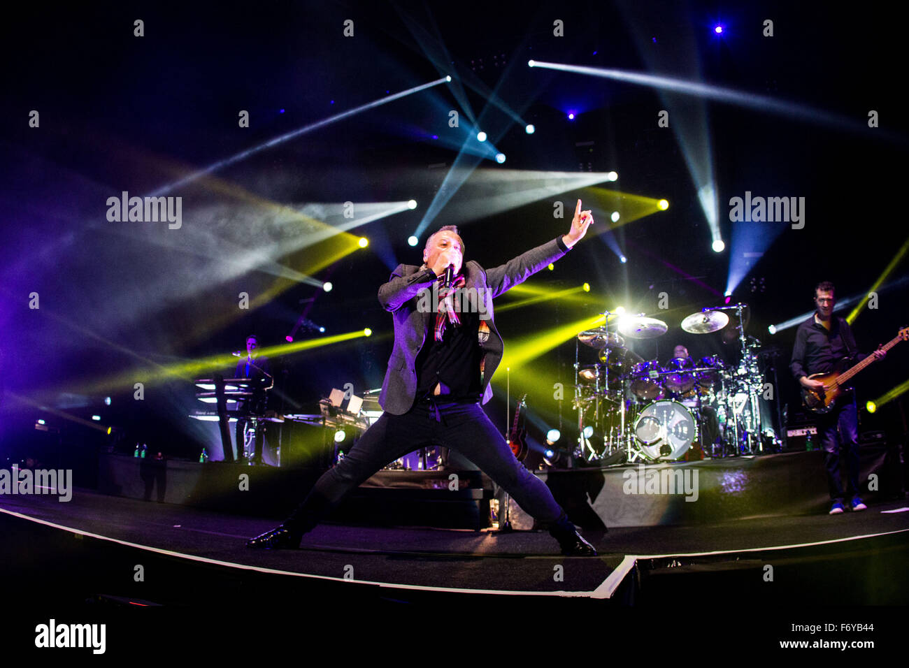 Assago Milan, Italie. 21 novembre, 2015. Simple Minds en concert à mediolaun crédit forum : Roberto finizio/ alamy live news Banque D'Images