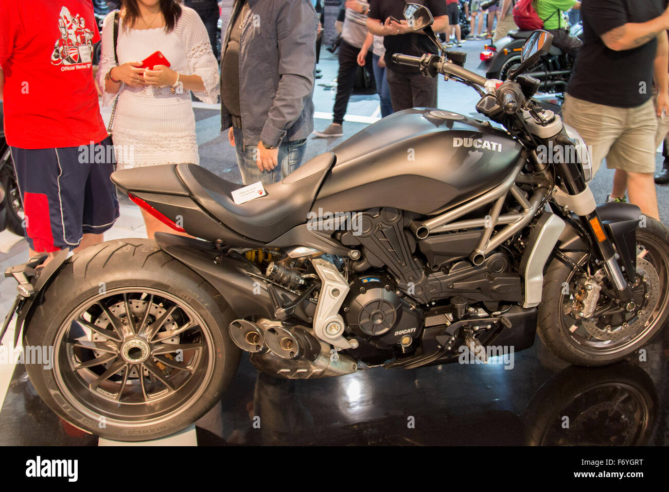 Sydney, Australie. 22 novembre, 2015. Salon de la moto de Sydney de Sydney Olympic Park, Sydney, Australie,Homebush. Ducati Diavel Crédit : Moto X10 modèle/Alamy Live News Banque D'Images