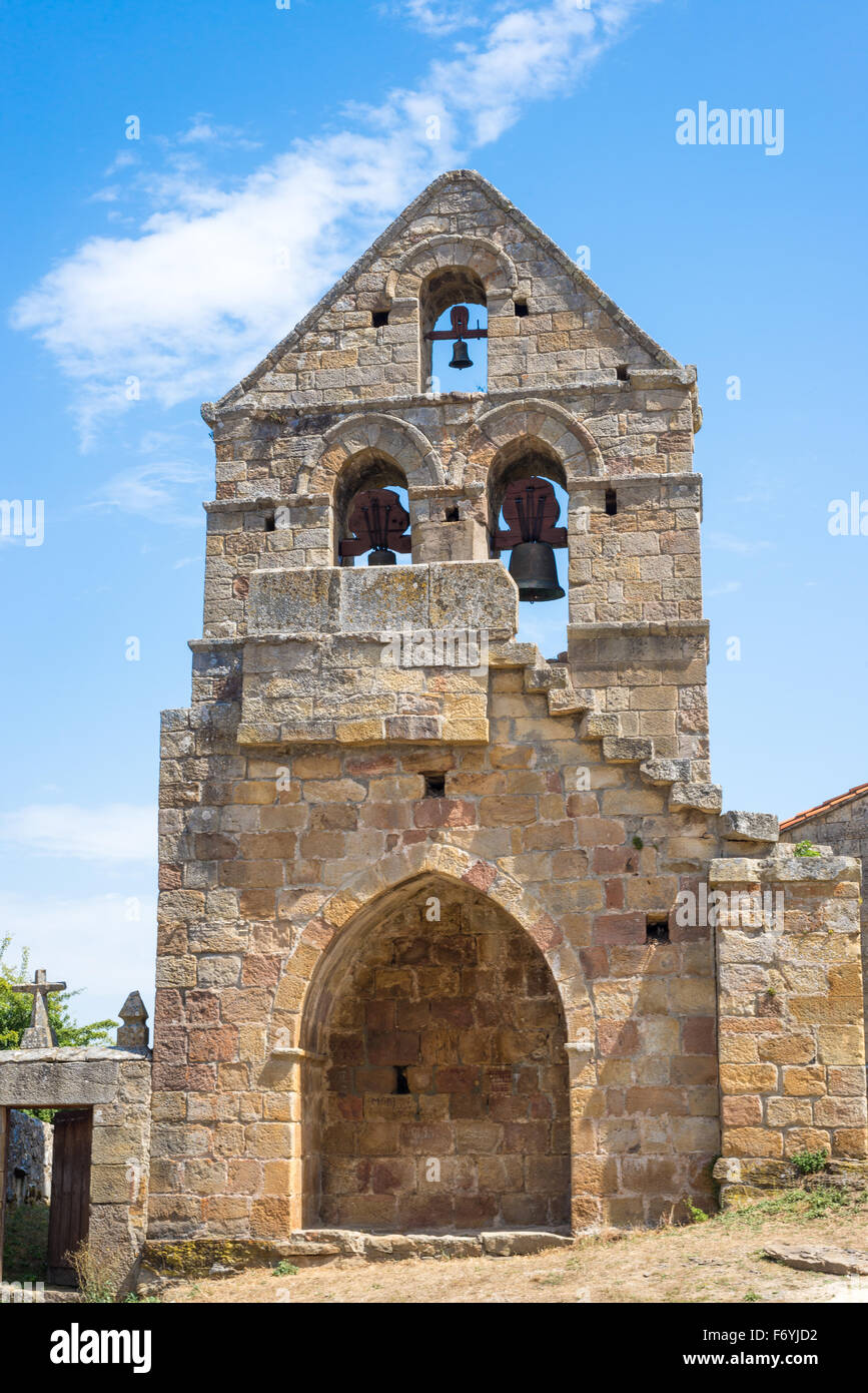 Ruines de l'église romane (XIIIE siècle), Aldea de Ebro, Merindad de Campoo, Cantabrie, au nord de l'Espagne Banque D'Images